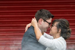 couples portraits red shutter
